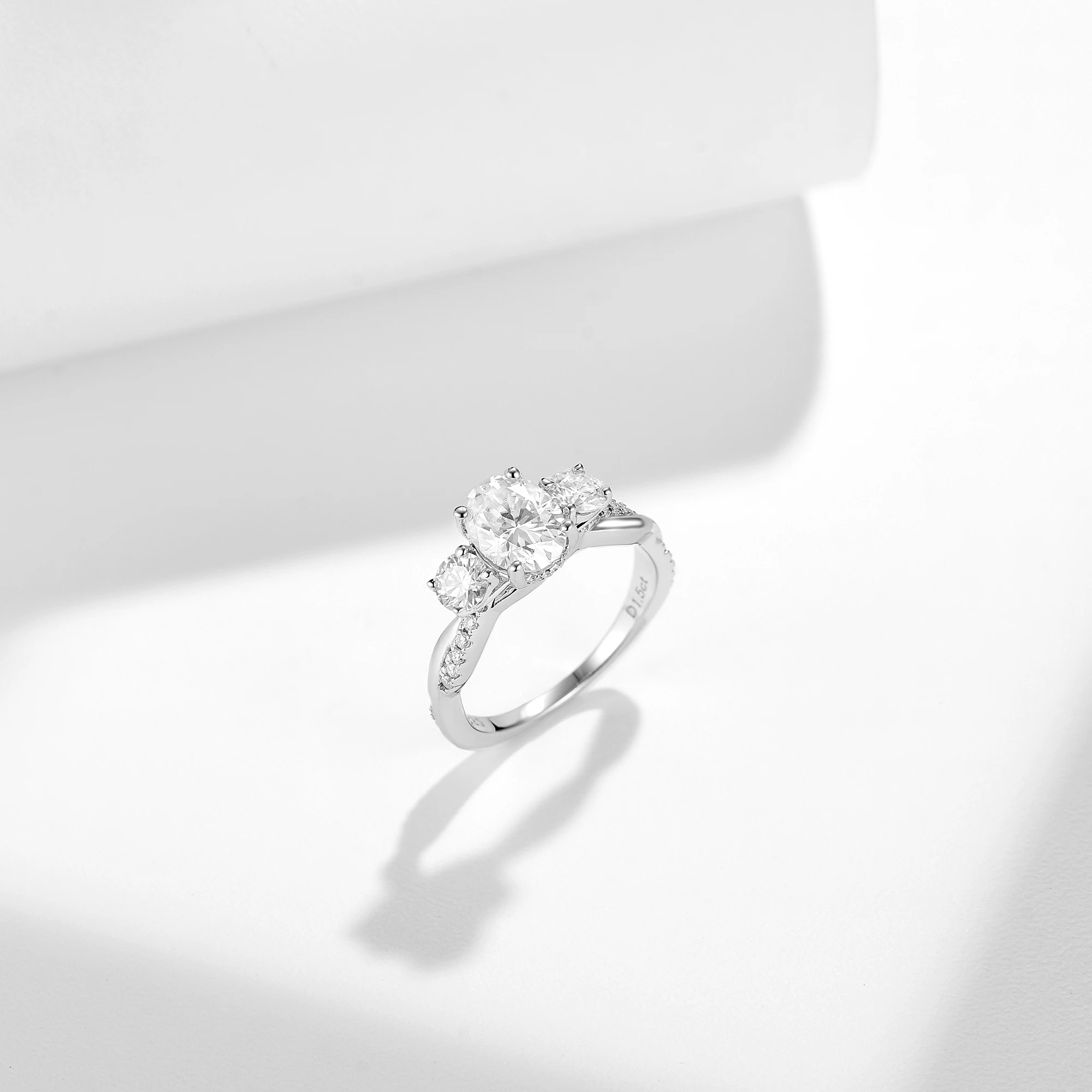 1.5 Carat Mossanite Oval Engagement Ring High Quality Anti-Tarnish Fine Jewelry Certified Three Stone Wedding Rings - Image 5